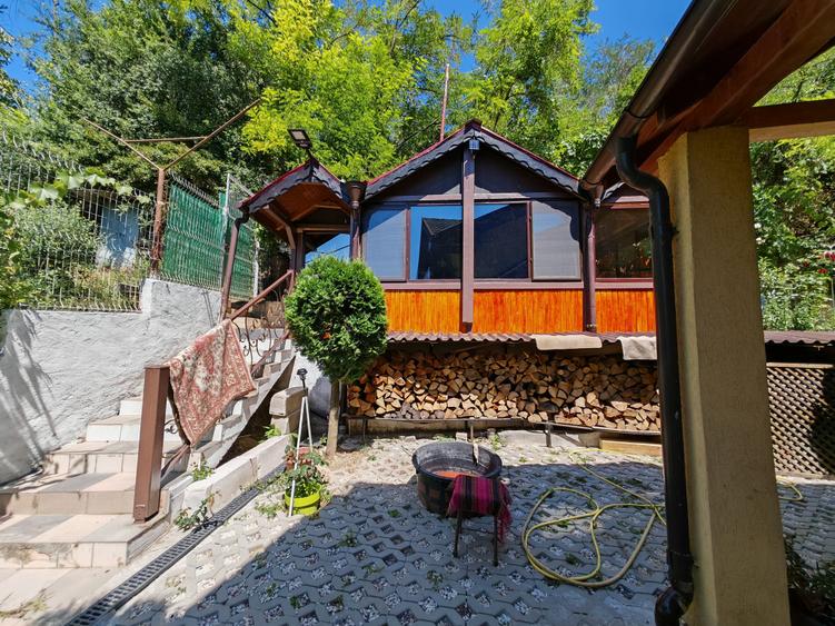Casă individuală cu 5 camere cu Canalizare în Șerbănești
