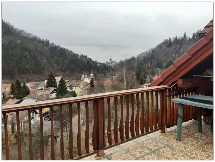 Casă individuală cu 8 camere cu Canalizare în Bran