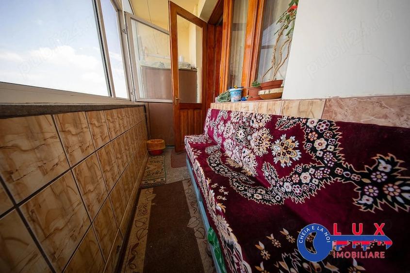 Apartament cu 3 camere semidecomandat în Babadag