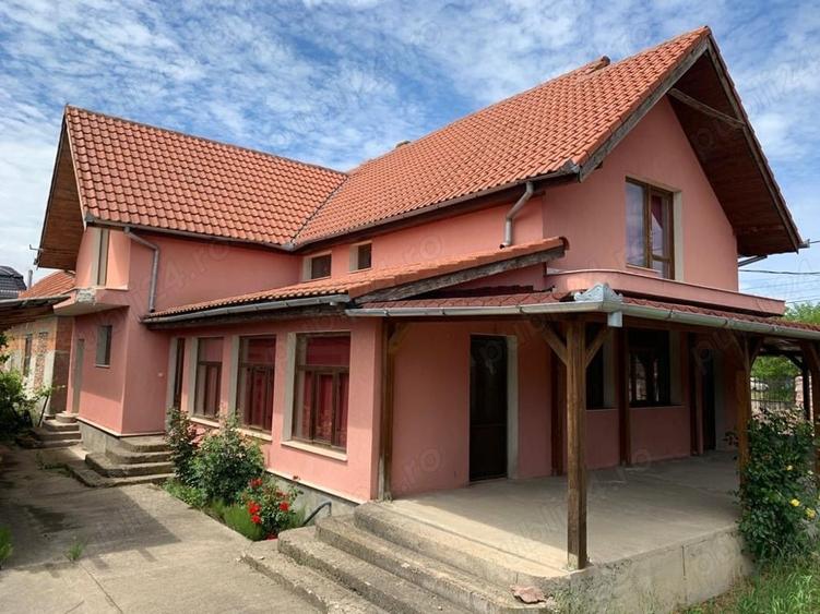 Casă cu 6 camere în Sebiș