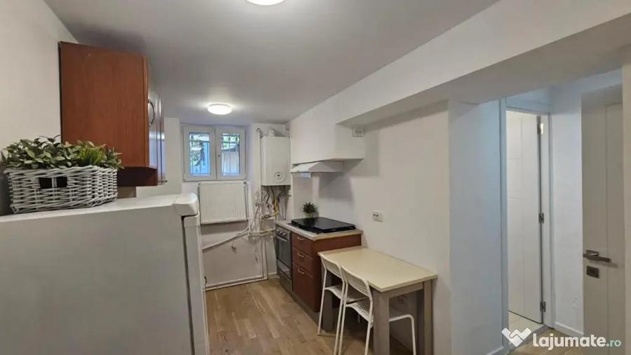 Apartament cu 4 camere decomandat în Aviatorilor