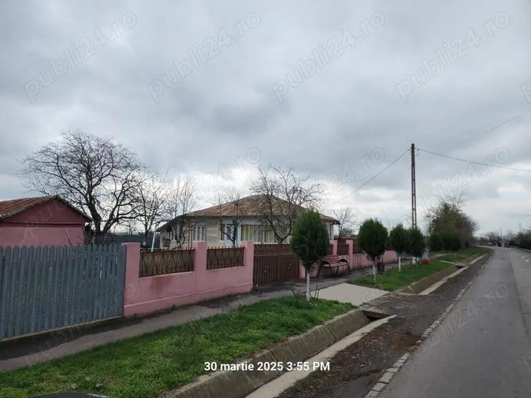 Casă cu 5 camere cu Teren 6300 Mp în Scorțaru Vechi