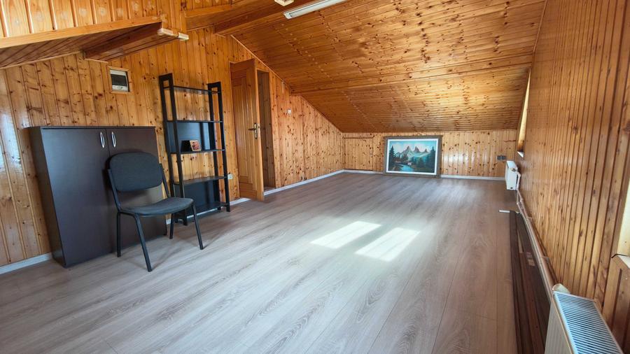 Casă cu 4 camere cu Teren 290 Mp în Central