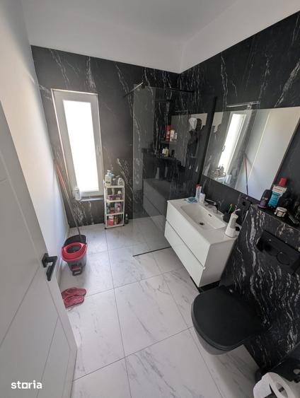 Casă cu 4 camere semidecomandat cu Teren 500 Mp în Jucu