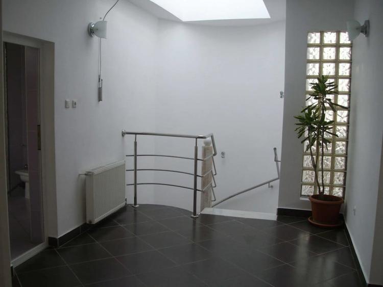 Casă individuală cu 5 camere cu Canalizare în Semicentral