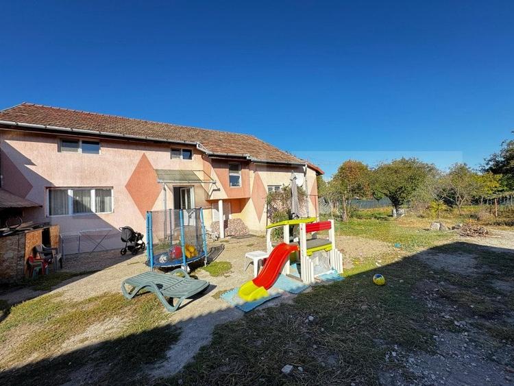 Casă individuală cu 5 camere cu Canalizare în Central