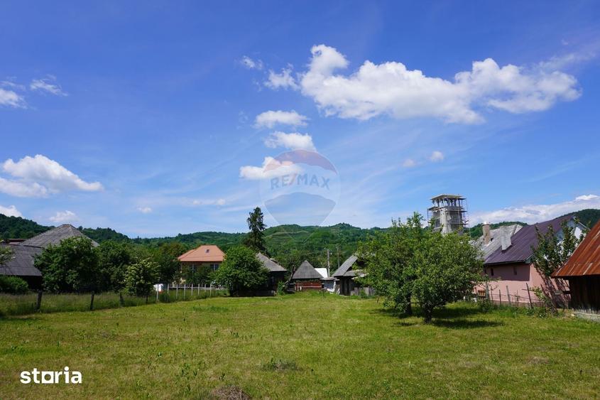 Casă cu 3 camere cu Teren 1922 Mp în Săliște