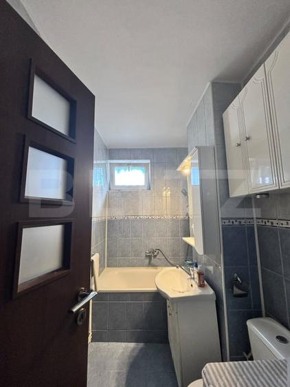 Apartament cu 3 camere semidecomandat, mobilat în Tractorul