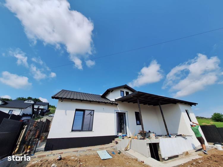 Casă cu 4 camere cu Teren 300 Mp în Mărgineni
