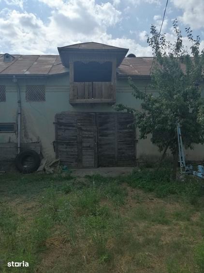 Casă cu 4 camere cu Teren 3500 Mp în Amărăști