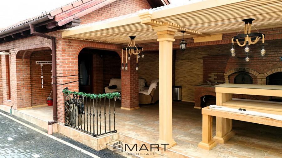 Casă cu 7 camere cu Teren 2550 Mp în Central