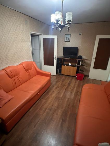 Apartament cu 3 camere semidecomandat în Micălaca