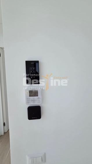 Penthouse cu 4 camere decomandat în 13 Septembrie