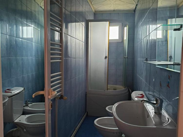 Apartament cu 4 camere semidecomandat în Hipodrom