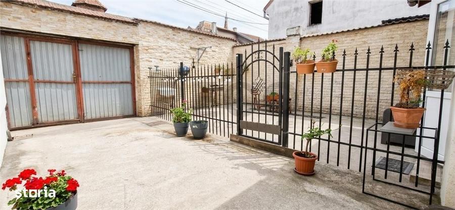 Casă cu 4 camere cu Teren 300 Mp în Central