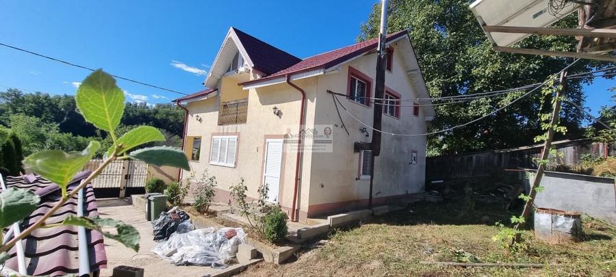 Casă individuală cu 4 camere cu Canalizare în Valea Seacă