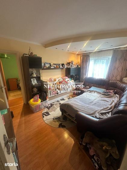 Apartament cu 3 camere semidecomandat în Seleuș