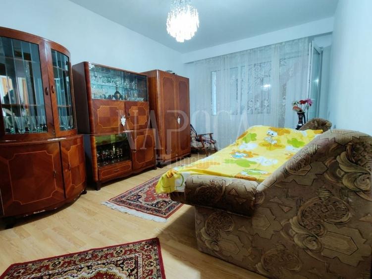 Casă individuală cu 6 camere cu Canalizare în Dâmbul Rotund