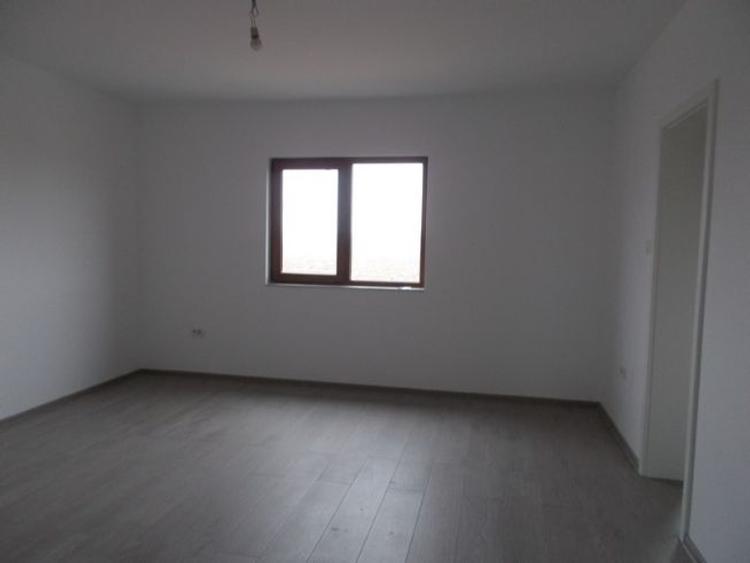 Casă individuală cu 5 camere cu Teren 350 Mp în Dumbrăvița