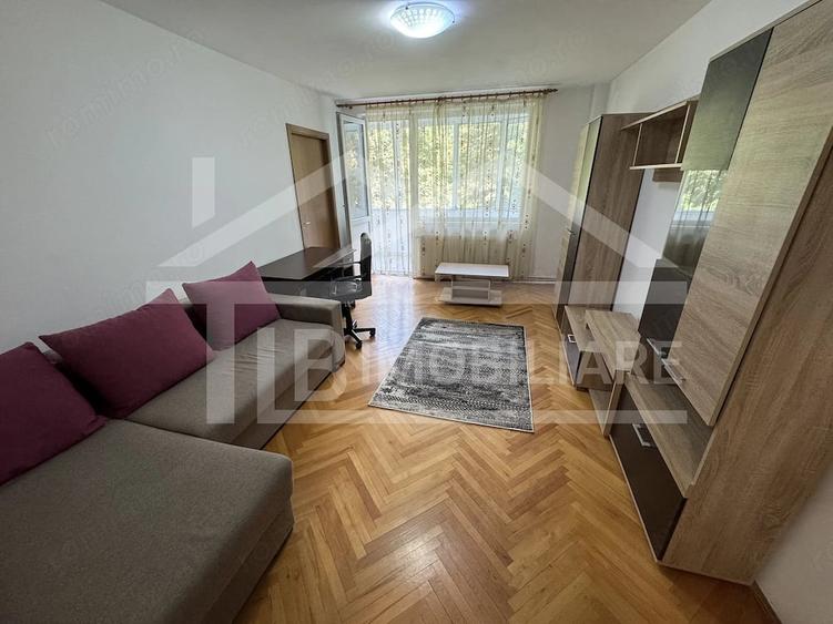 Apartament cu 3 camere decomandat în Cornișa