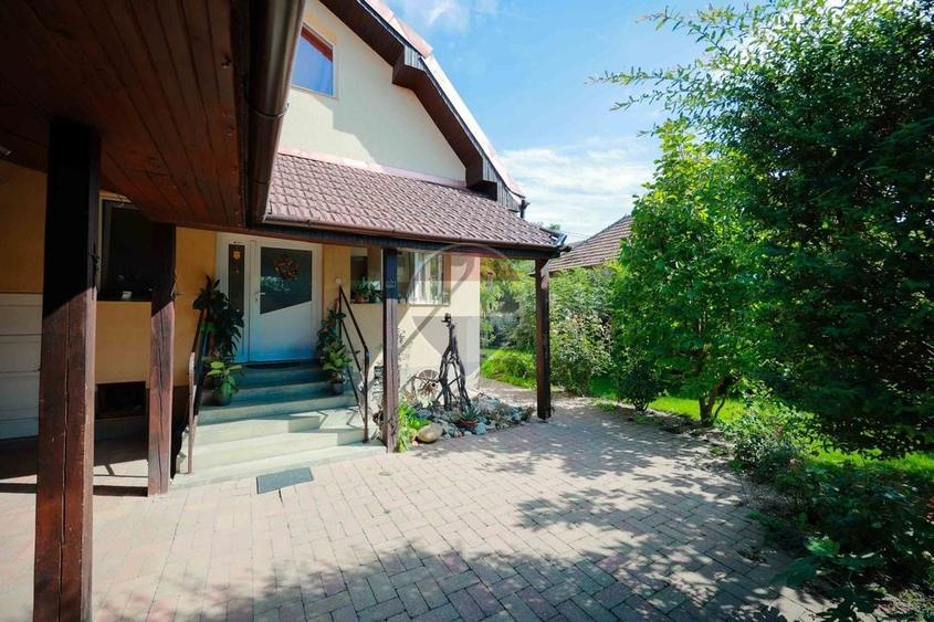 Casă individuală cu 7 camere cu Teren 771 Mp în Sântandrei