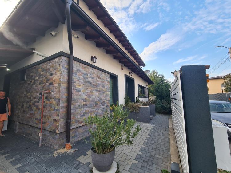 Casă individuală cu 5 camere cu Garaj în Odăi