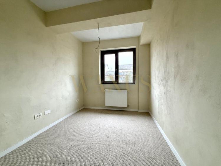 Apartament cu 3 camere semidecomandat în Borhanci