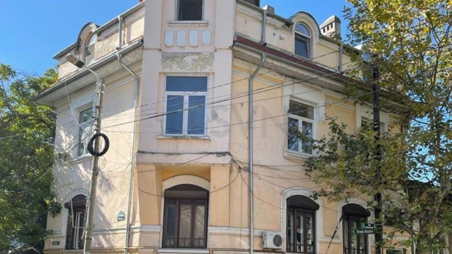 Apartament cu 4 camere decomandat în Mitropolie