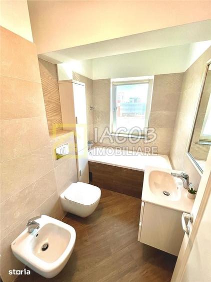 Apartament cu 3 camere semidecomandat în Mioriței