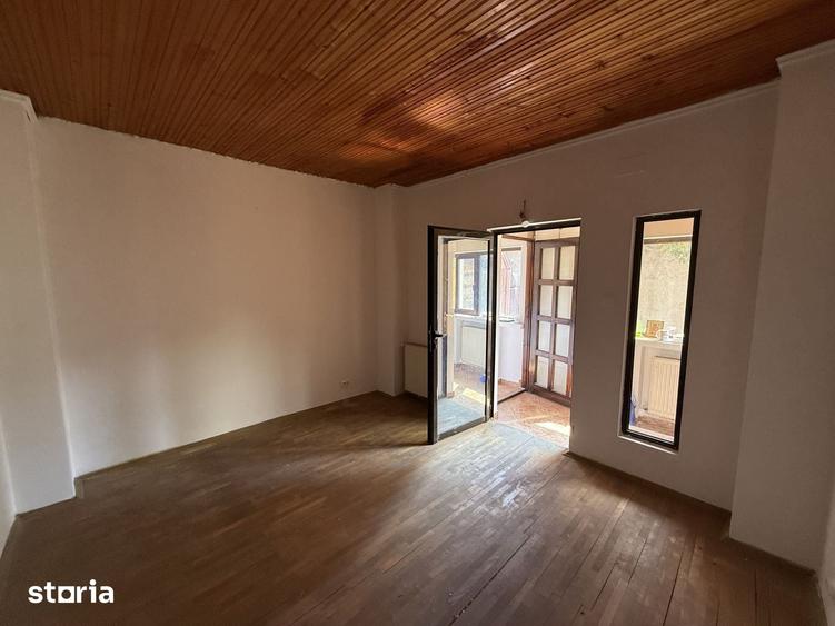 Casă cu 5 camere cu Teren 197 Mp în Rahova