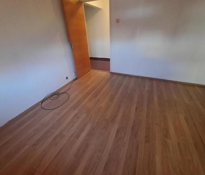 Apartament cu 3 camere decomandat în Ștefan cel Mare