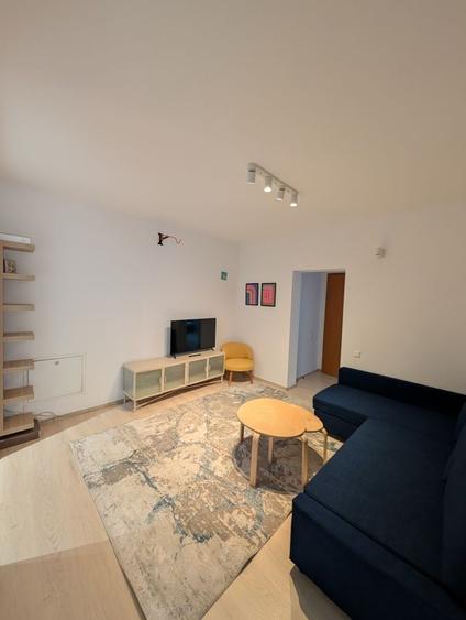 Apartament cu 3 camere semidecomandat în Calea Dumbrăvii