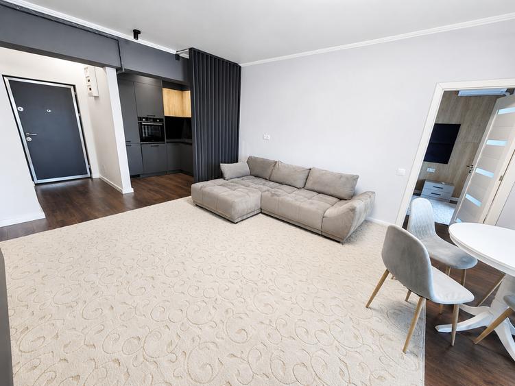 Apartament cu 3 camere decomandat în Faleză