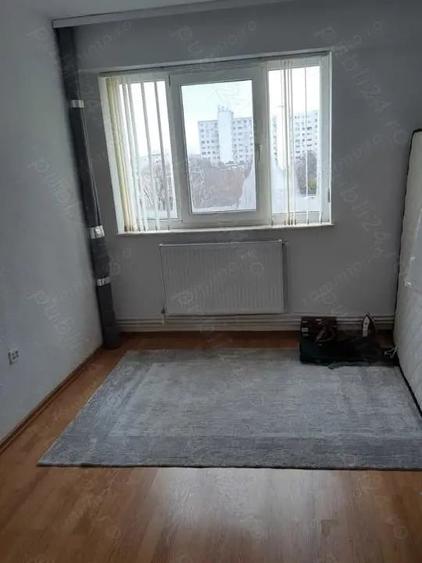 Apartament cu 3 camere decomandat în Casa de Cultură