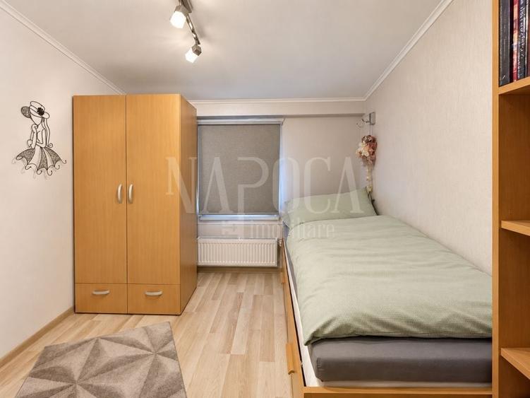 Apartament cu 4 camere semidecomandat în Central