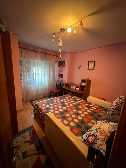 Apartament cu 4 camere în Radu Negru