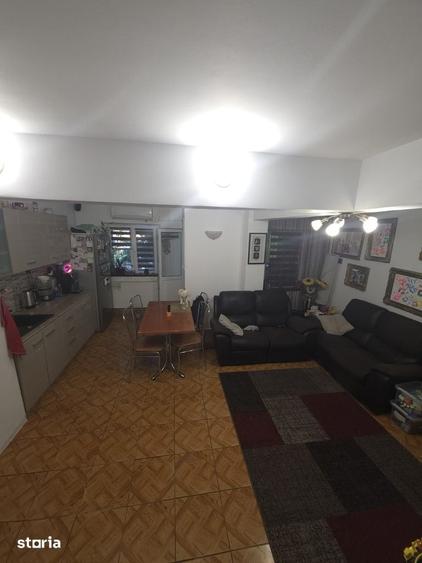 Apartament cu 4 camere decomandat în Rahova