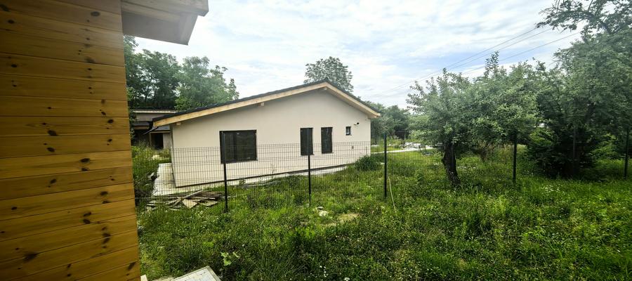 Casă individuală cu 4 camere cu Teren 1017 Mp în Central