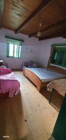 Casă cu 4 camere în Tomnatic
