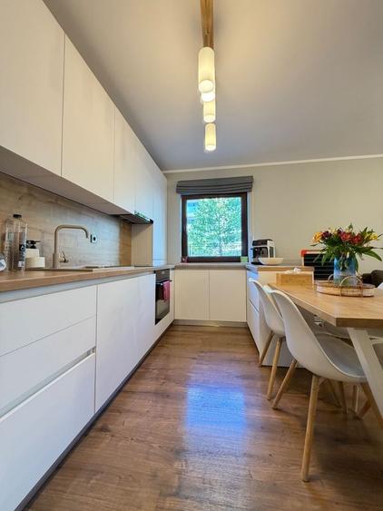 Apartament cu 3 camere semidecomandat, mobilat în Europa