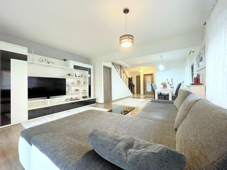 Duplex cu 4 camere cu Canalizare în Dumbrăvița