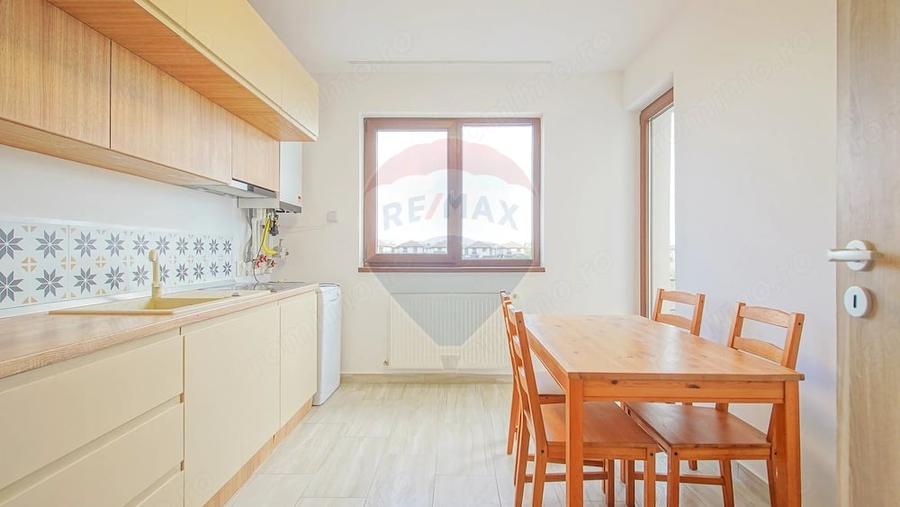 Apartament cu 3 camere decomandat în Sud