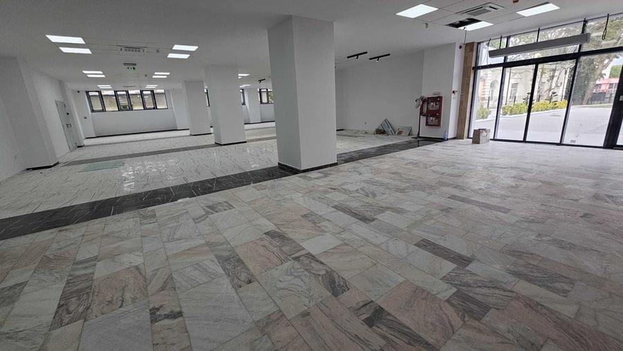Spațiu comercial, de 380 mp, în Central