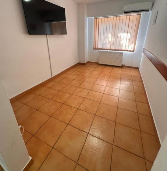 Apartament cu 4 camere decomandat în E3