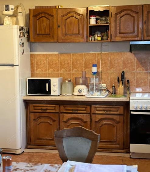 Casă cu 8 camere cu Teren 400 Mp în Central