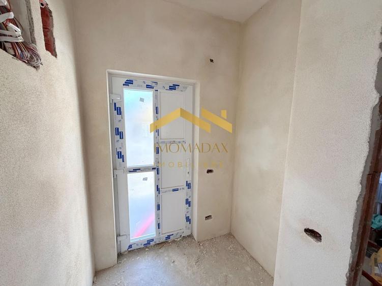 Duplex cu 3 camere cu Canalizare în Utvin