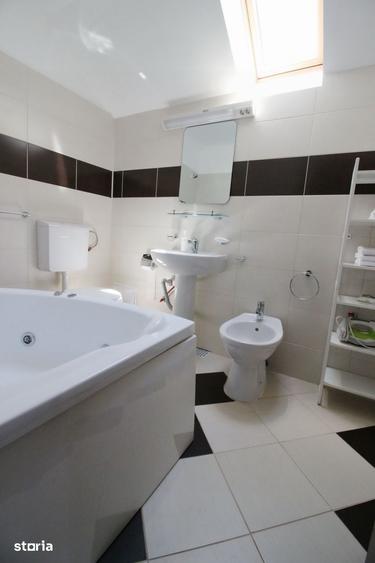Casă cu 7 camere cu Teren 1841 Mp în Râu de Mori