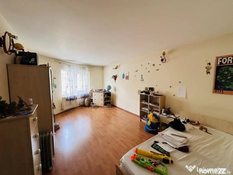 Casă cu 5 camere cu Teren 199 Mp în Roșu