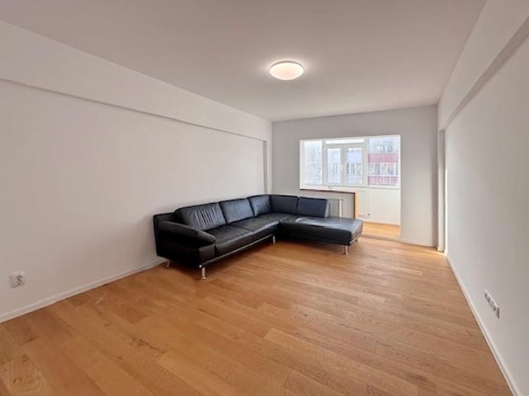Apartament cu 2 camere decomandat în Tractorul — fotografia 1