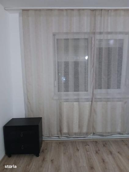 Apartament cu 3 camere semidecomandat în Micro 3